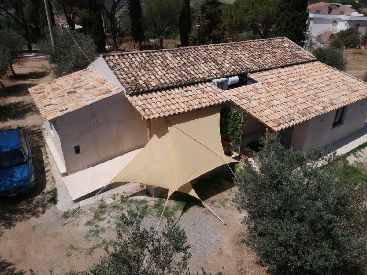 로크리 La Casa Del Miele Di Borgo Carbone 빌라 외부 사진